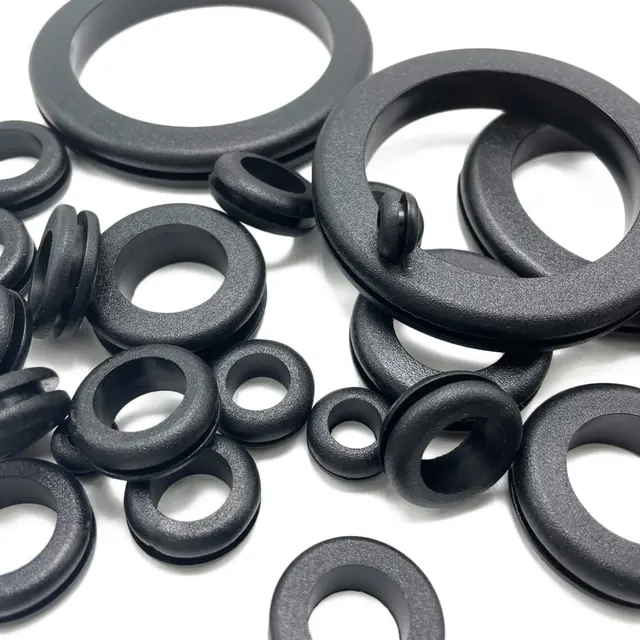 Sort gummigjennomføring ø10mm- Ø14mm Pris er pr stk 