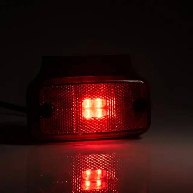 Avlangt, rødt markeringslys LED, 12-36V, med brakett 