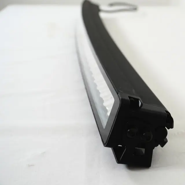 Lumary Vixen C320 40" kurvet Ledbar 320w Black edition | Parklys | 1 Lux @ 857 m 