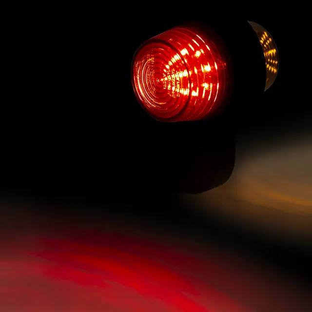 To-farget markeringslys med skrå arm, 5m Med 10 stk LED, 12 og 24V, høyre side 