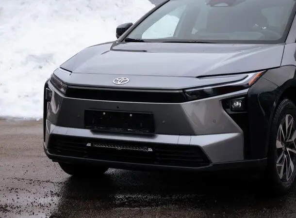 Grillkit med Linear 18 Elite Plus Toyota bZ4X (XBB) CANbus 2025 