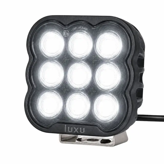 LUXU Work 45 arbeidslys med sort front Liten kompkt med 9 LED som yter 45 watt 